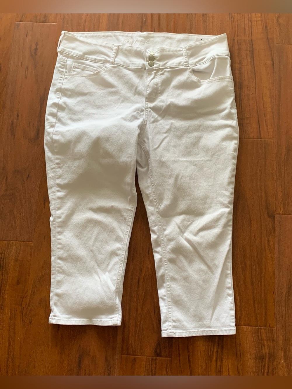 White Women’s Capri Jeans  size 18W- Classic Slim Fit